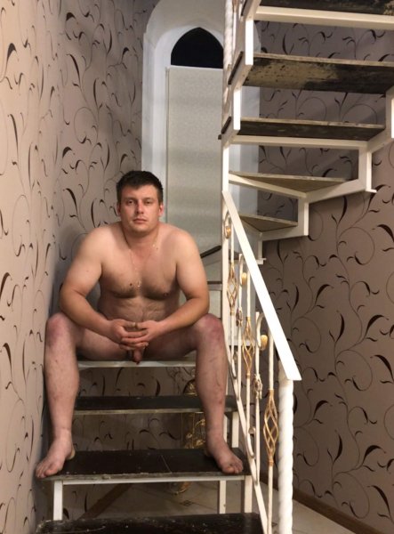 Сидя на лестнице