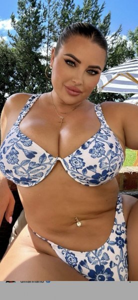 Ханна в бикини