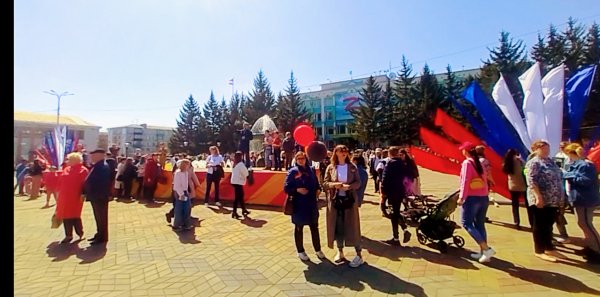 Площадь украшена к празднику