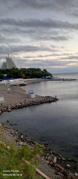 Анапа. Вид на галечный пляж