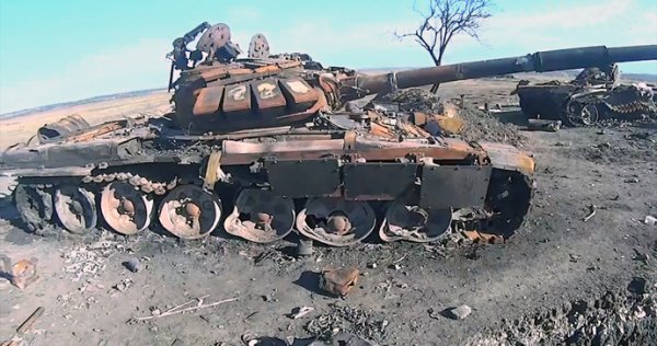 Busted T-72BA near Starobesheve in East Ukraine