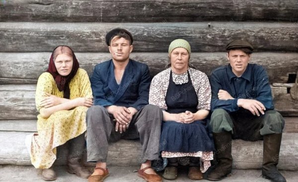 Деревенские жители.