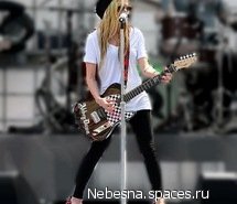 avril-lavigne-shahmaty-devushka-gitara-k