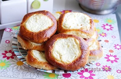 vatrushki-s-tvorogom-iz-drozhzhevogo-tes