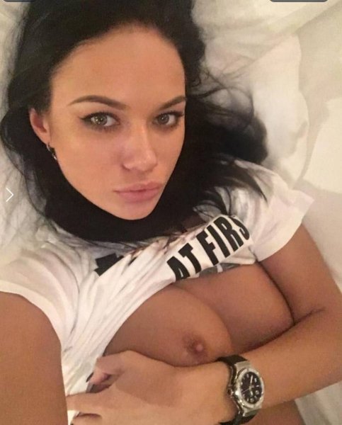 Яна Кошкина с голыми сиськами