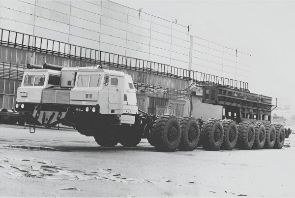 МАЗ-7906 (1984)